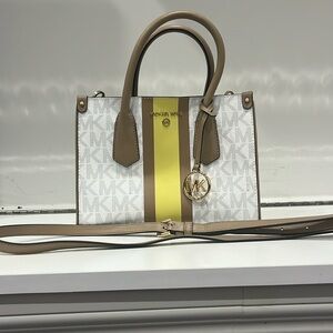 Micheal Kors medium spring bag (Marylin signature)